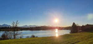 Sonnenaufgang mit Bergpanorama